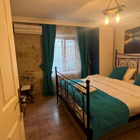 Foca Antik Otel Bagian luar foto