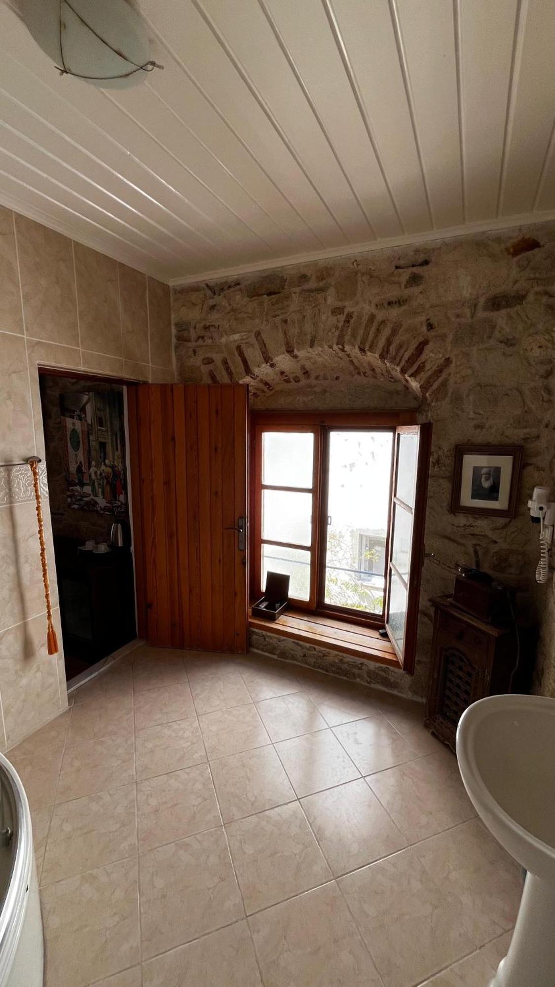 Foca Antik Otel Bagian luar foto