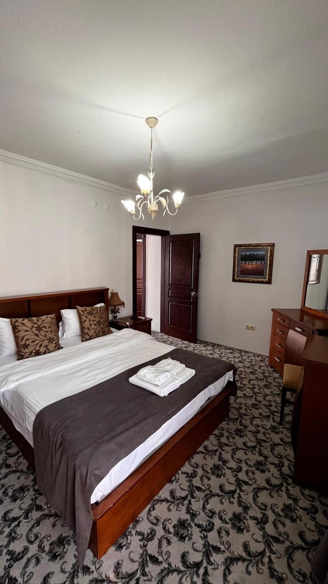 Foca Antik Otel Bagian luar foto