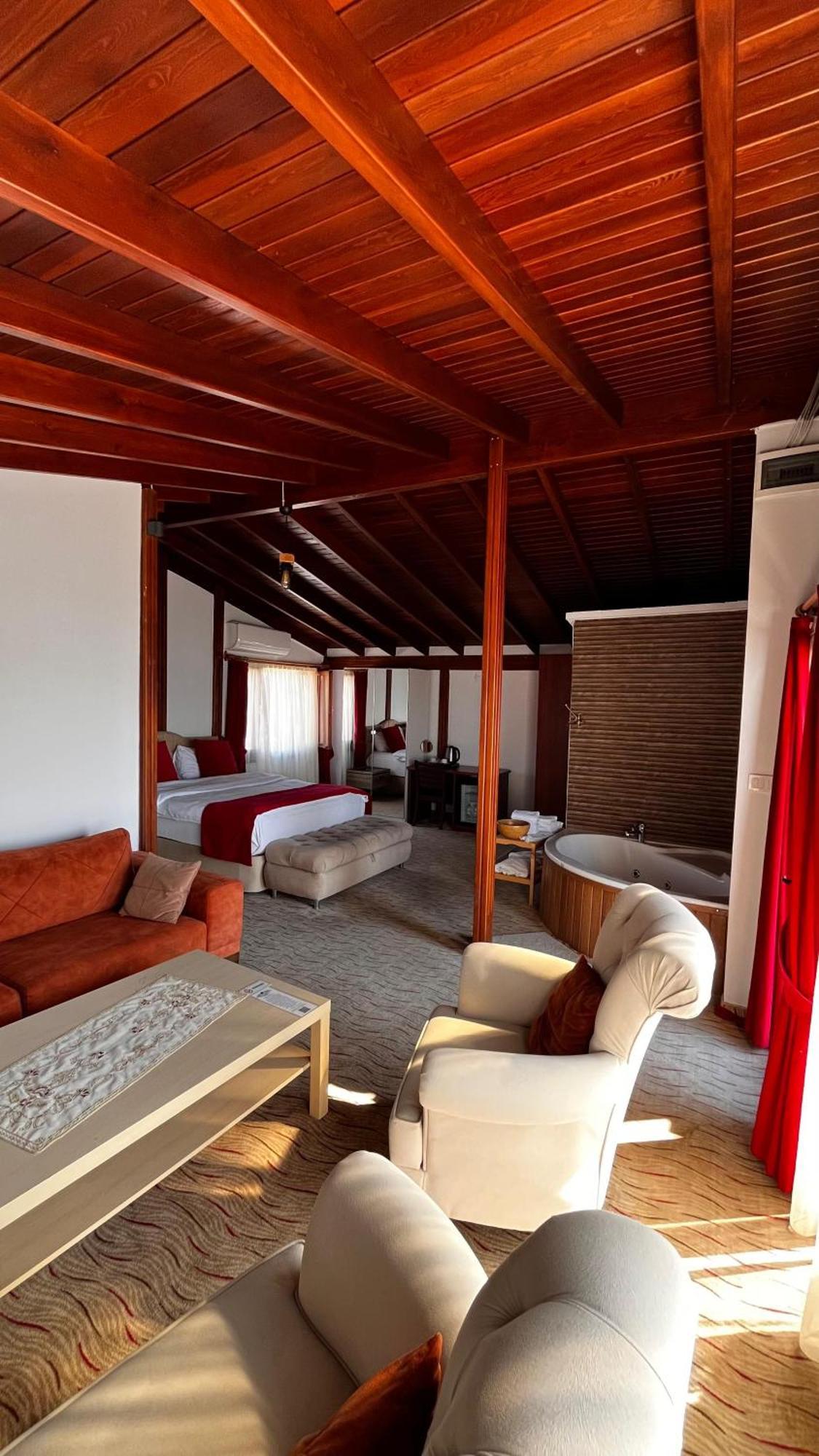 Foca Antik Otel Bagian luar foto