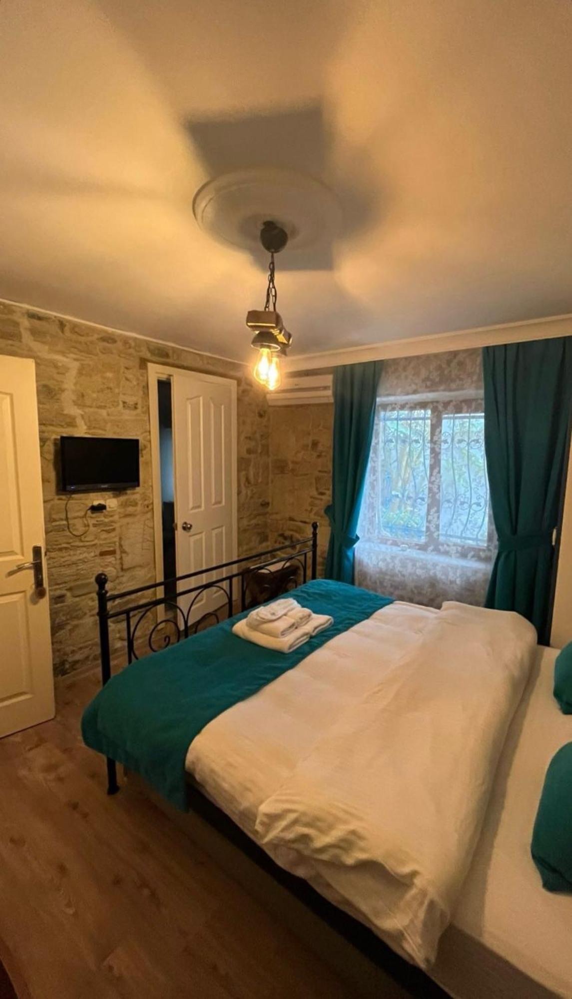 Foca Antik Otel Bagian luar foto