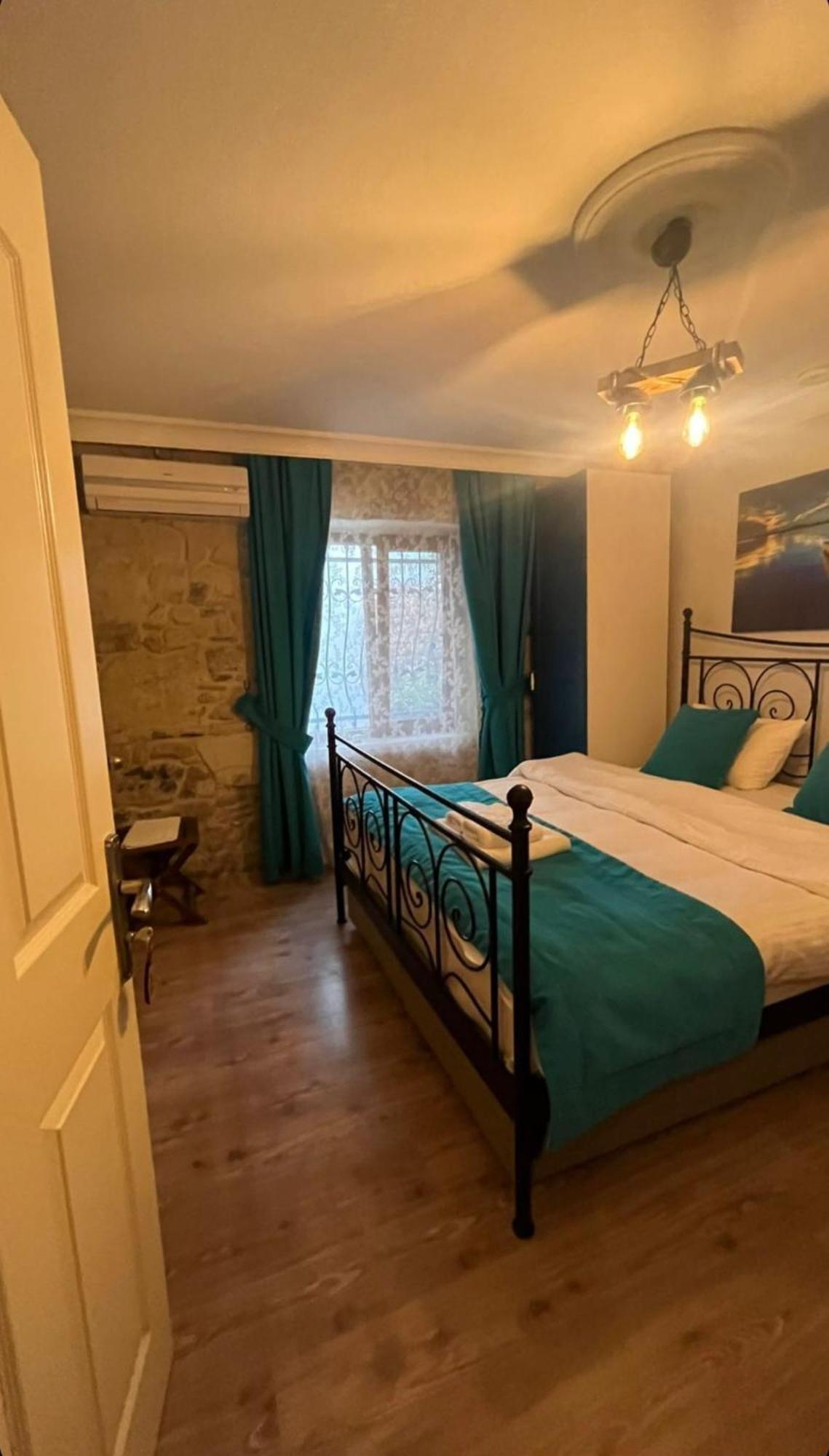 Foca Antik Otel Bagian luar foto