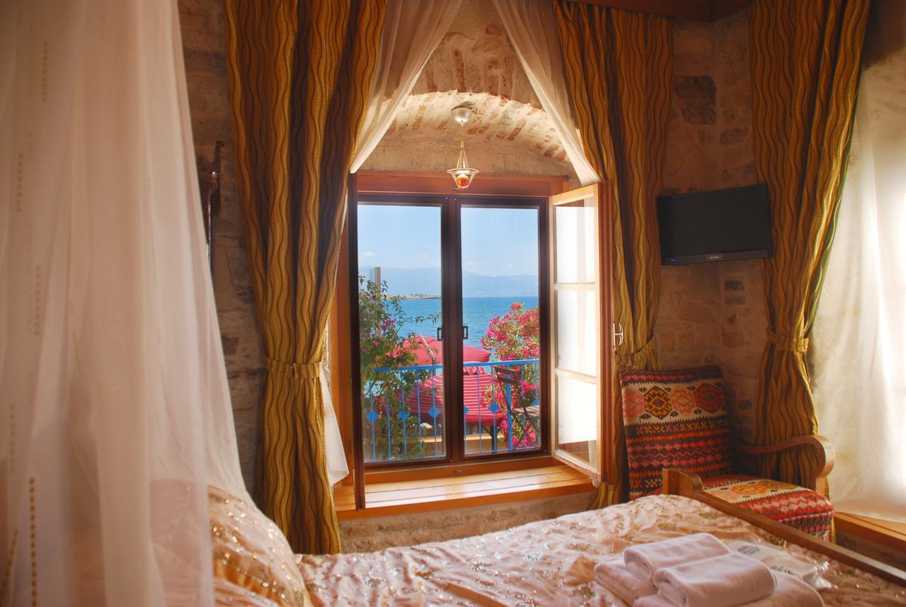 Foca Antik Otel Bagian luar foto