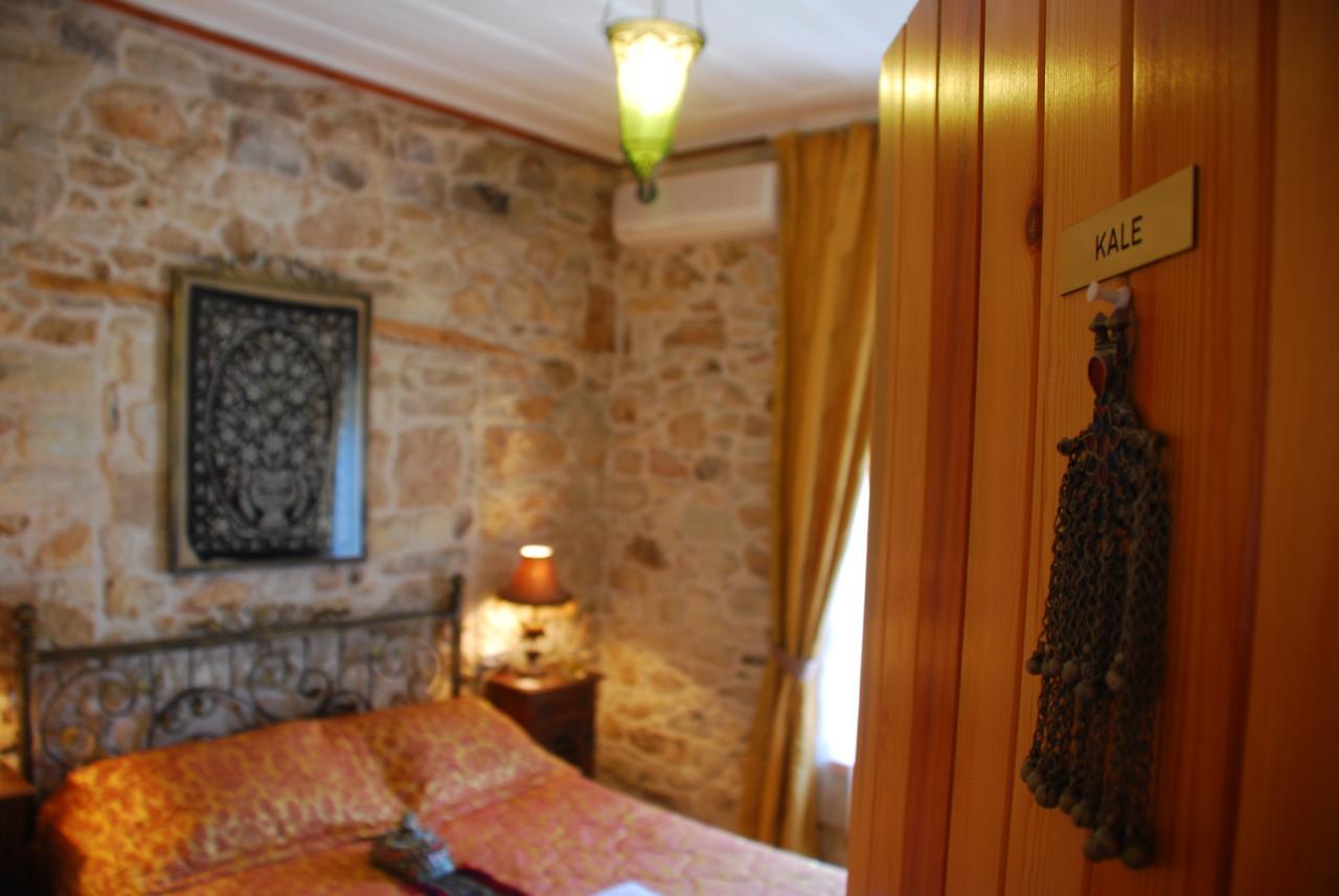 Foca Antik Otel Bagian luar foto