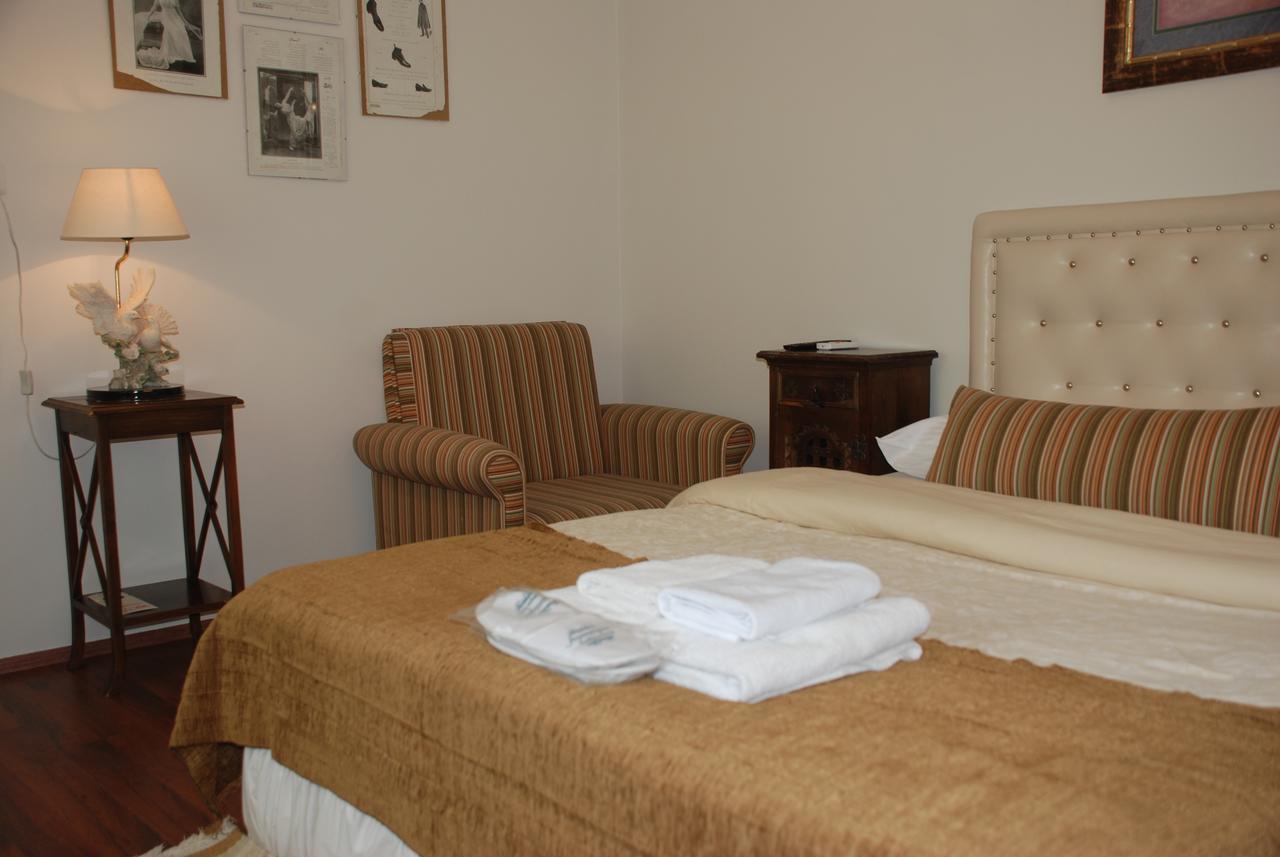 Foca Antik Otel Bagian luar foto