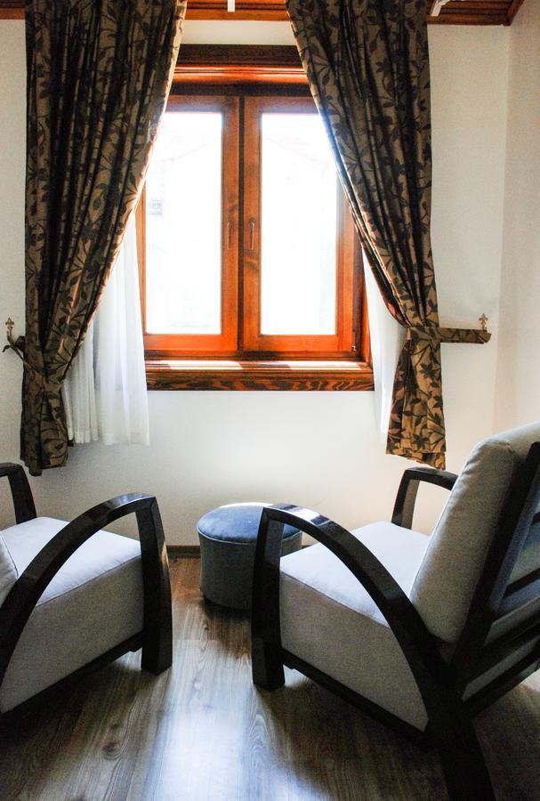 Foca Antik Otel Bagian luar foto
