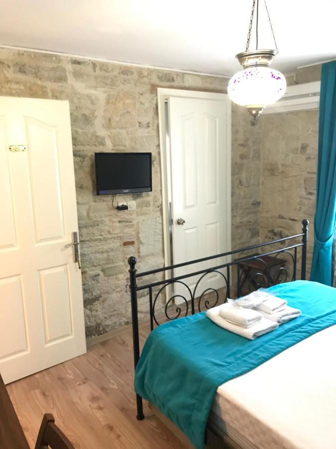 Foca Antik Otel Bagian luar foto