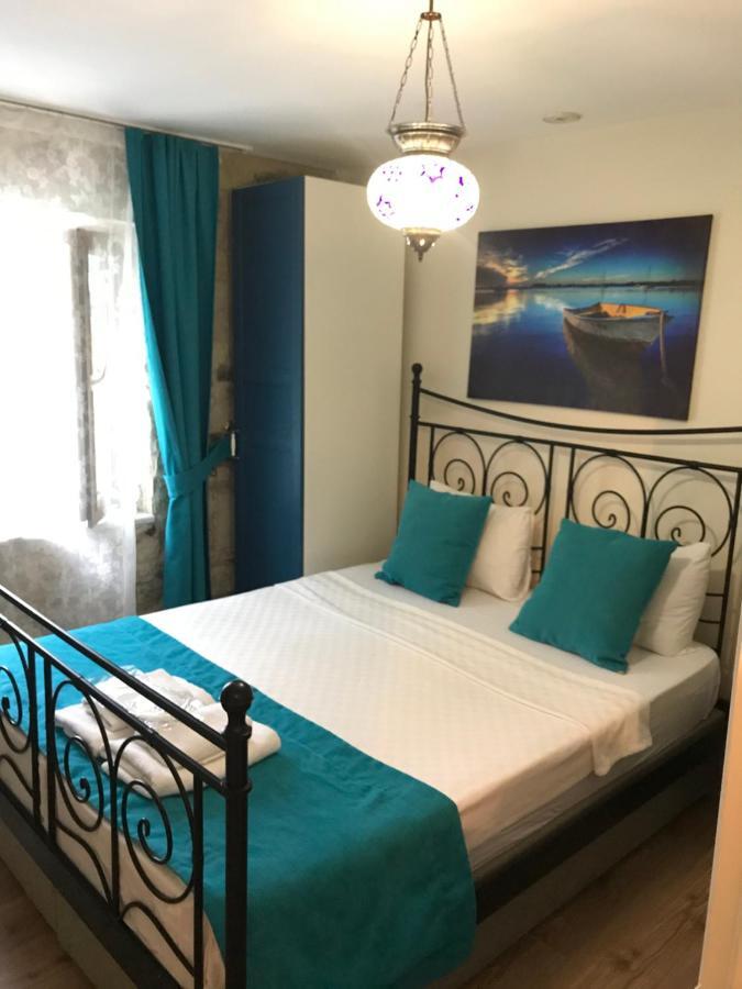 Foca Antik Otel Bagian luar foto