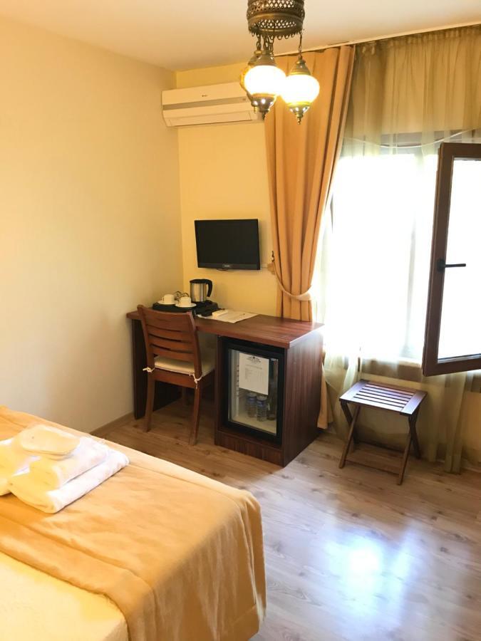 Foca Antik Otel Bagian luar foto