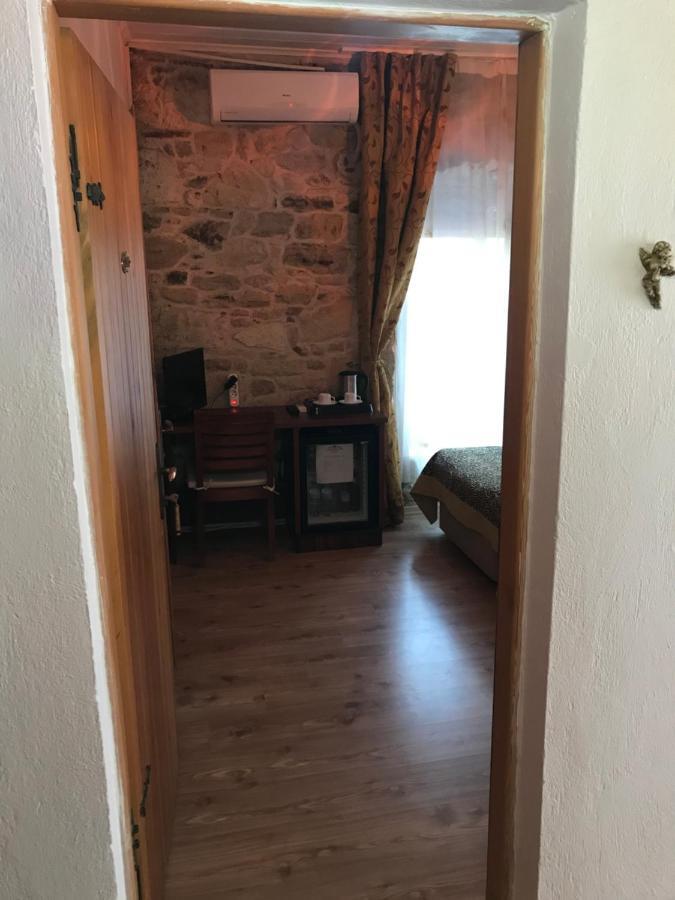 Foca Antik Otel Bagian luar foto