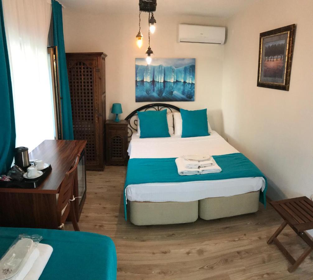 Foca Antik Otel Bagian luar foto