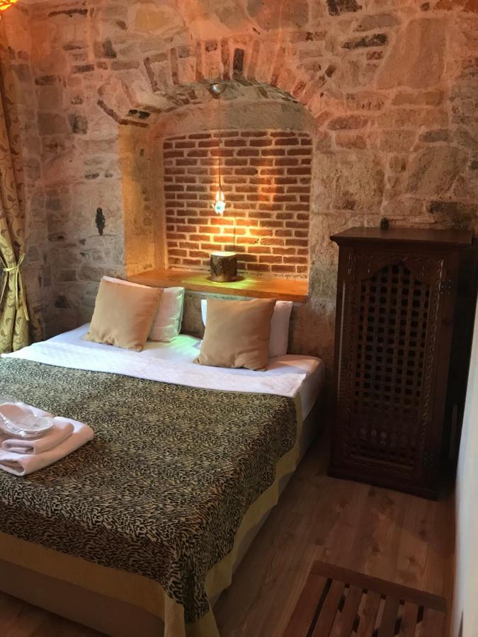 Foca Antik Otel Bagian luar foto