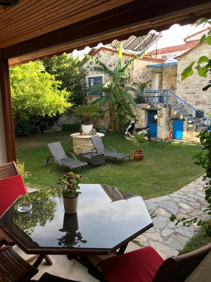 Foca Antik Otel Bagian luar foto