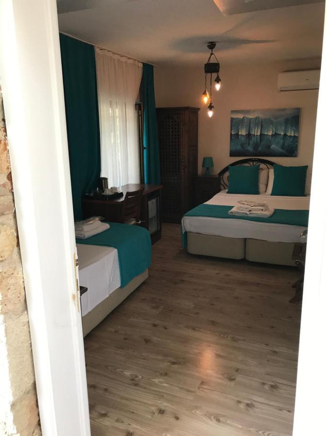Foca Antik Otel Bagian luar foto