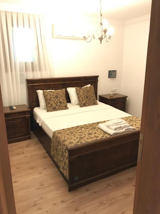 Foca Antik Otel Bagian luar foto