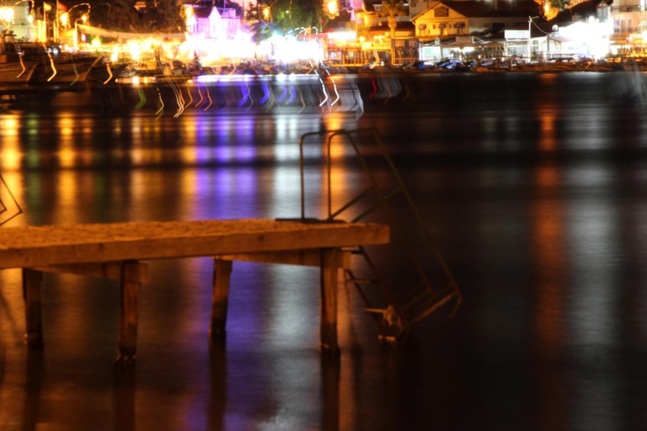 Foca Antik Otel Bagian luar foto